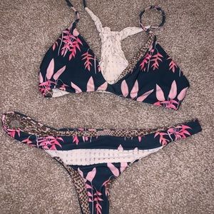Acacia swimwear jaws set  in heliconia/foam mesh